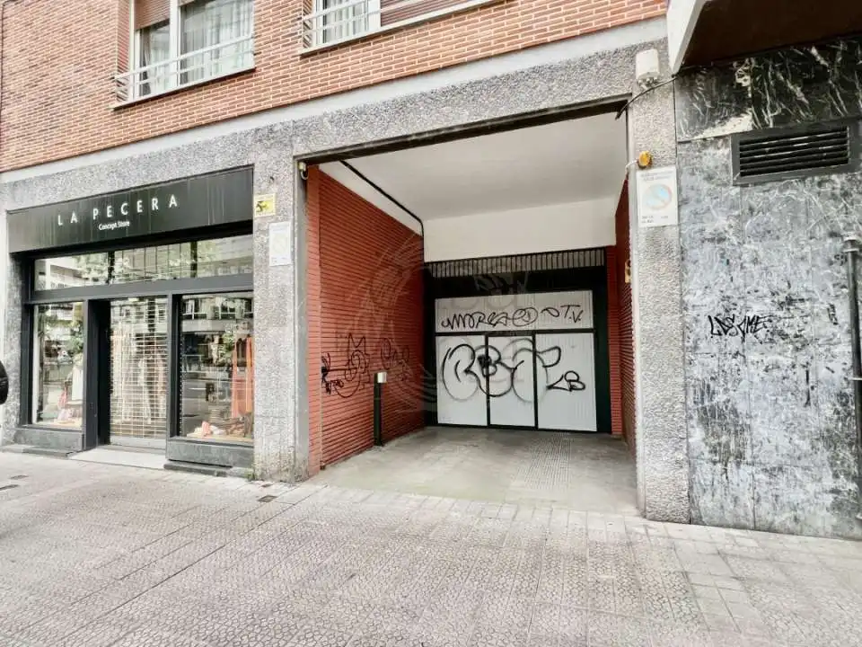 Garaje de alquiler en Rodríguez Arias Kalea, Campuzano