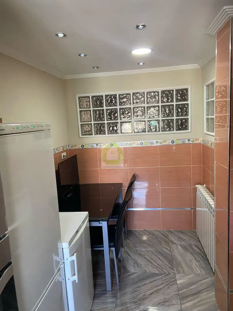 Flat for share in Granada  with Furnished and Balcony