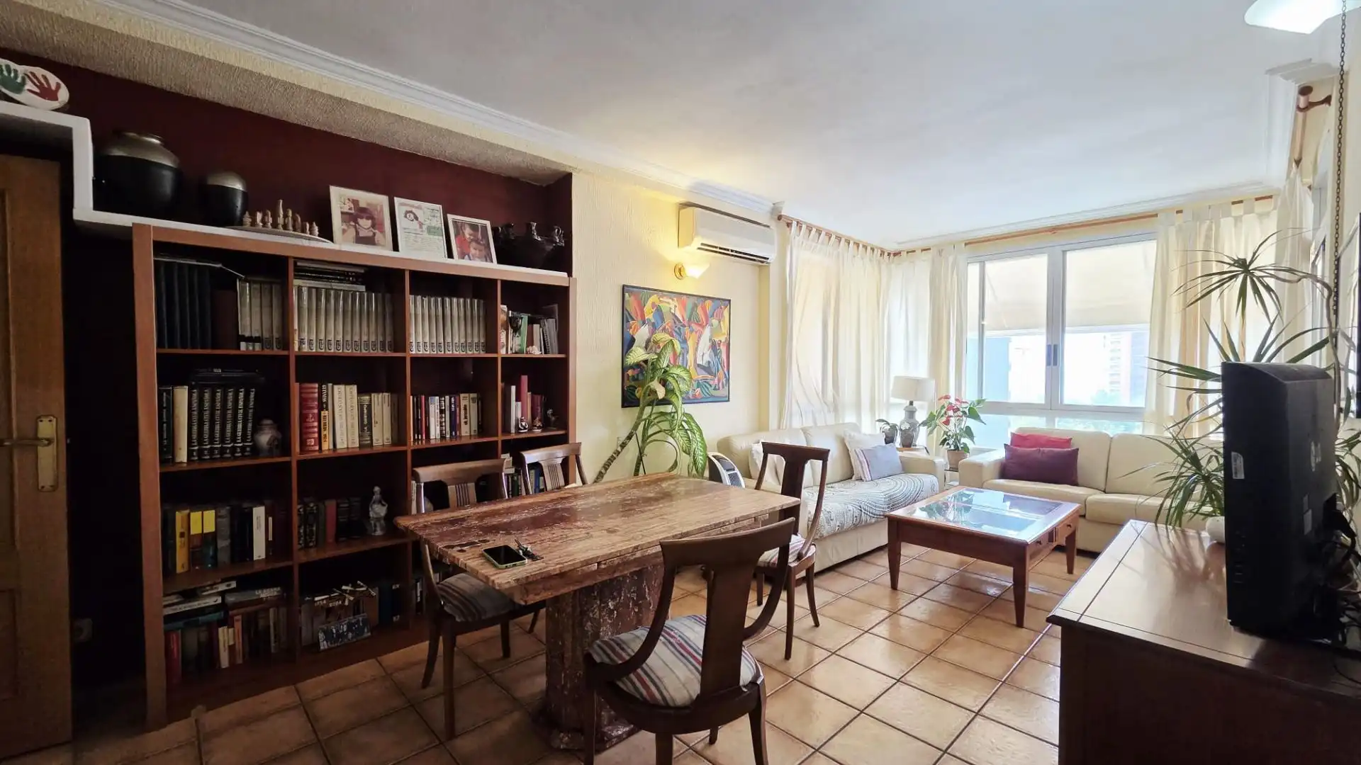 Sala de estar de Piso en venta en Benidorm con Aire acondicionado, Terraza y Piscina comunitaria