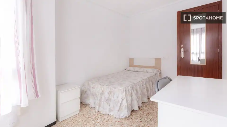 Schlafzimmer von Wohnung zur untervermieten in Elche / Elx mit Klimaanlage, Heizung und Möbliert