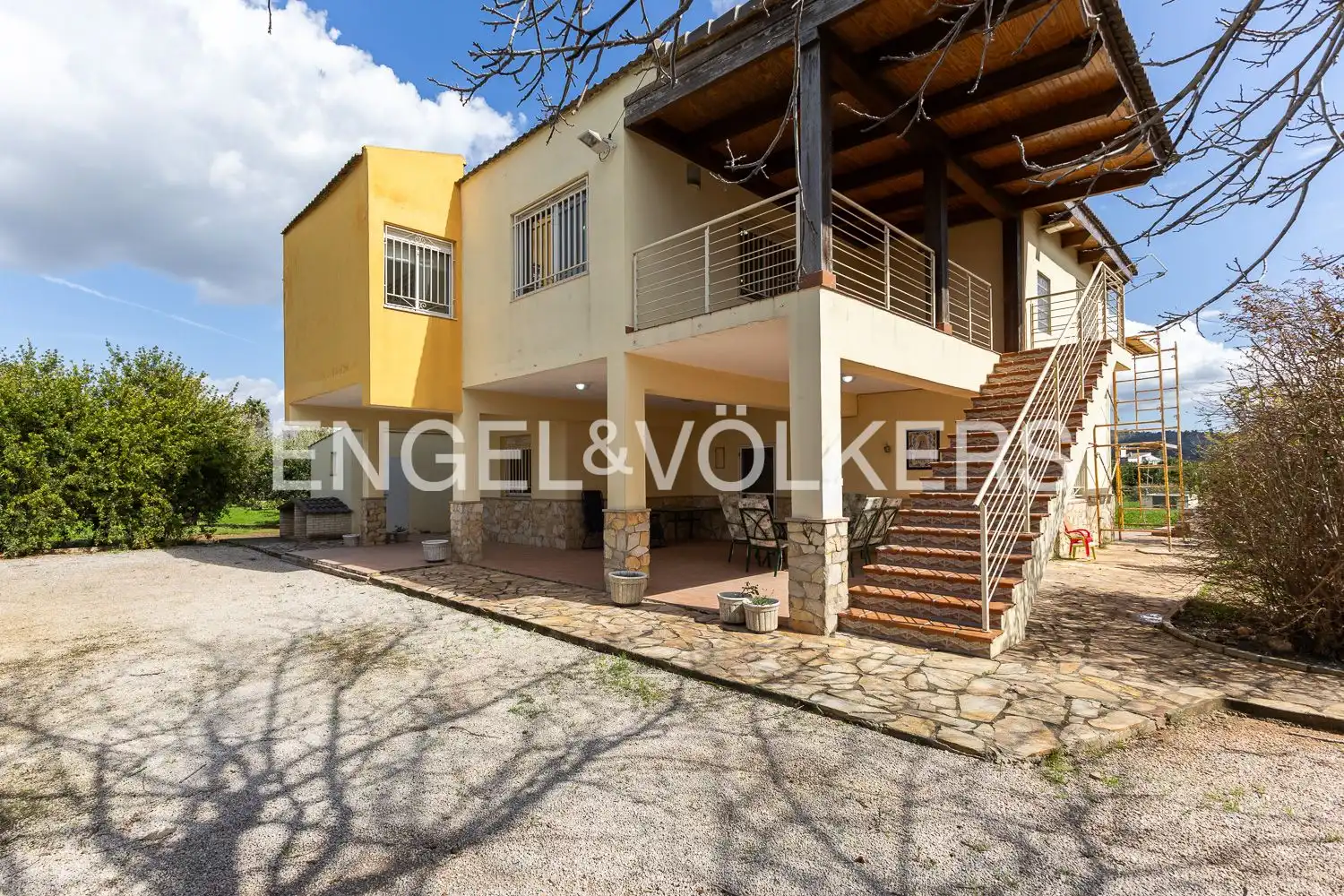 Vista exterior de Casa o xalet en venda en La Pobla Llarga amb Calefacció i Jardí privat