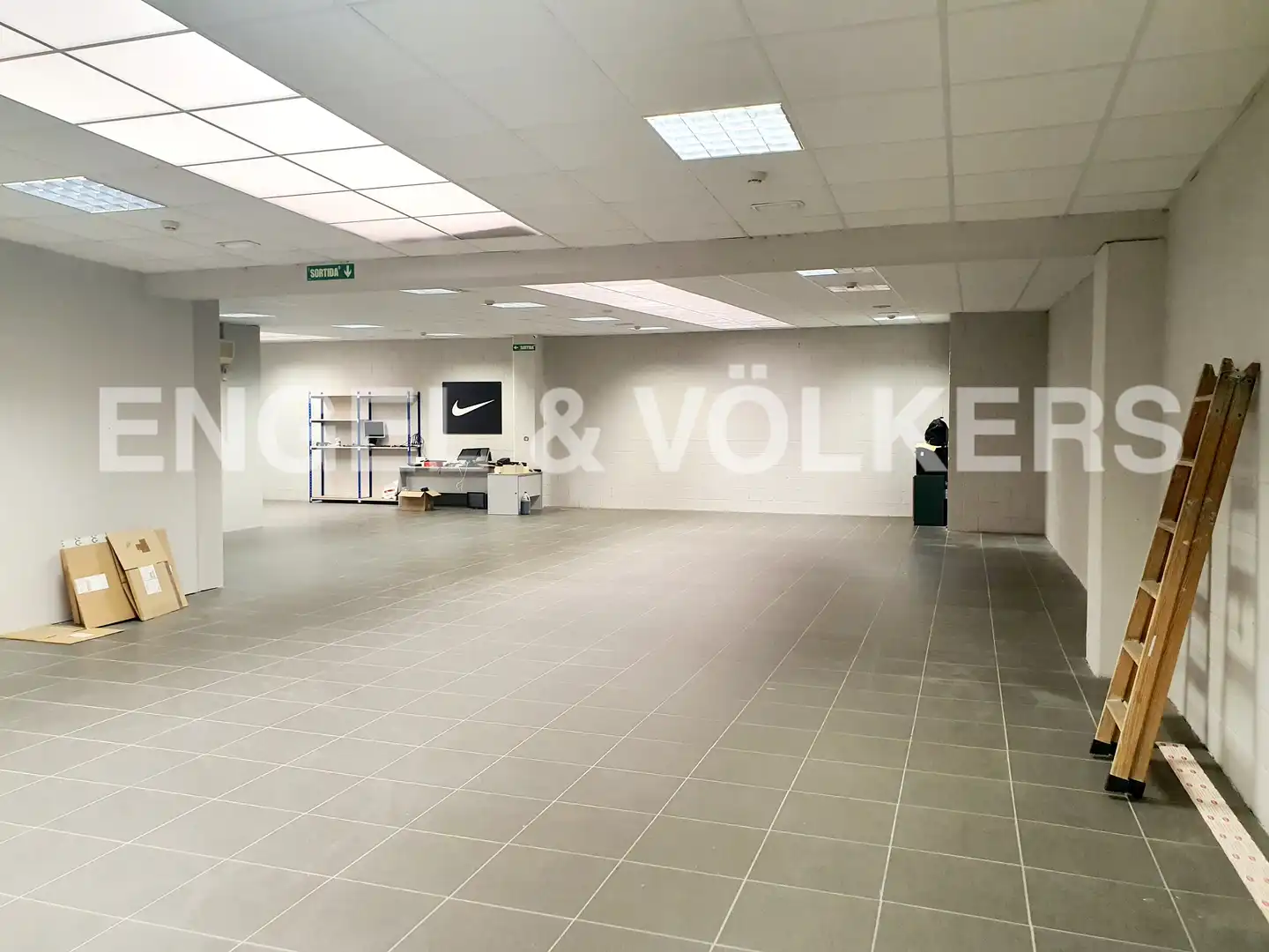 Nau industrial en venda en Cornellà de Llobregat