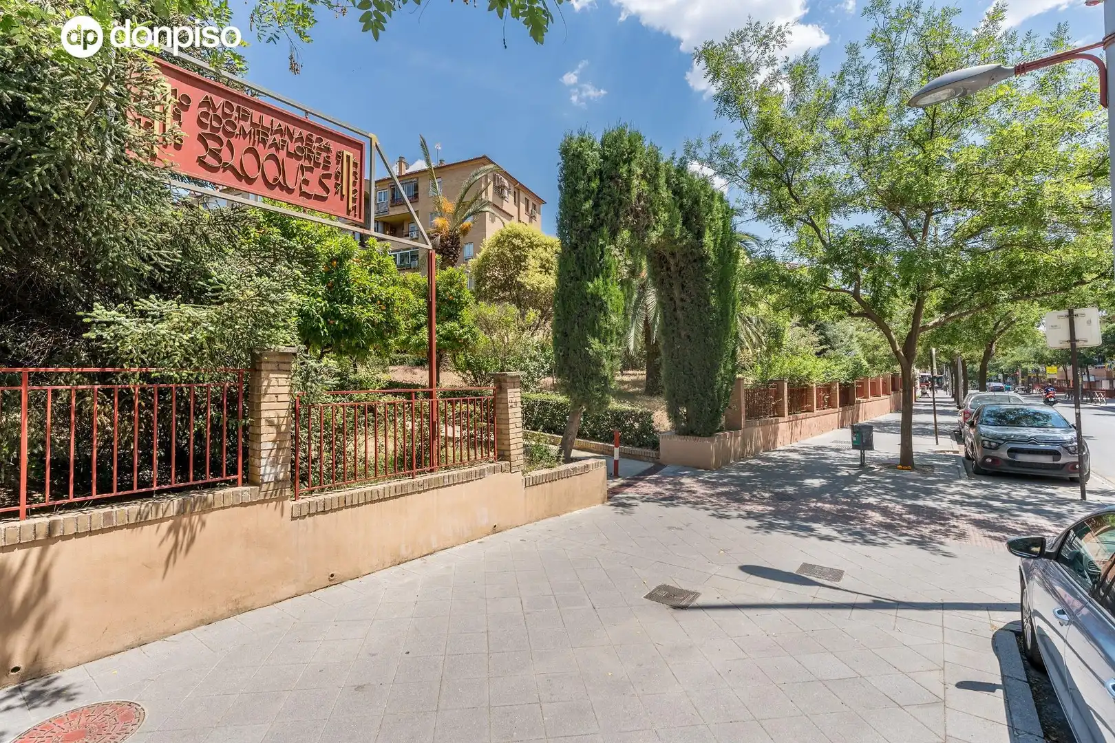 Vista exterior de Pis en venda en Granada amb Aire condicionat i Calefacció