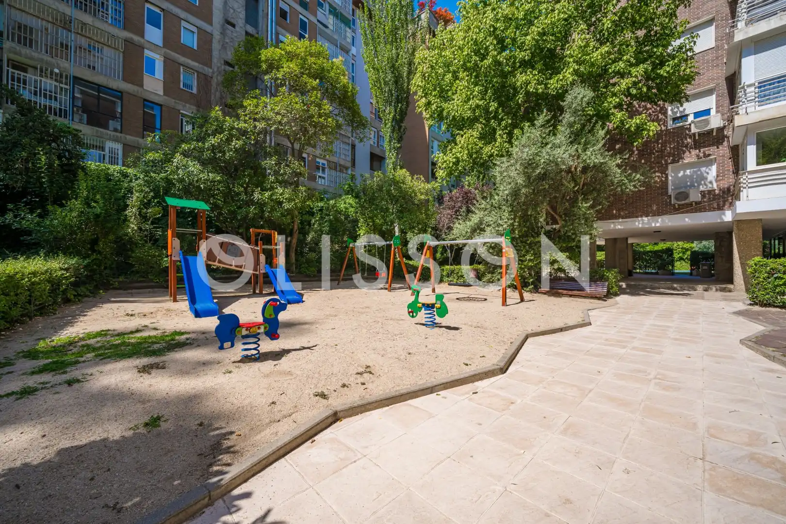 Vista exterior de Apartament en venda en Madrid amb Aire condicionat i Traster