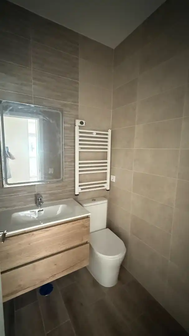 Badezimmer von Wohnungen zum Verkauf in Móstoles mit Waschmaschine