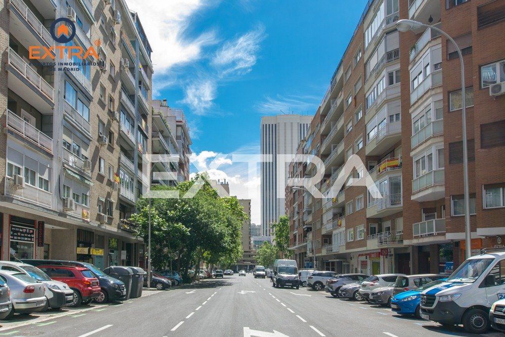 Vista exterior de Oficina de lloguer en  Madrid Capital amb Calefacció