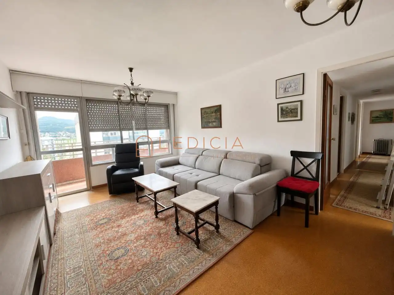 Sala d'estar de Pis de lloguer en Vigo  amb Parquet, Terrassa i Moblat
