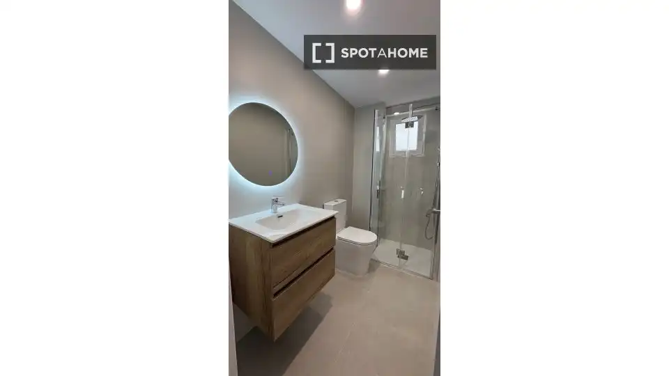 Baño de Apartamento para compartir en Valencia con Aire acondicionado, Terraza y Amueblado