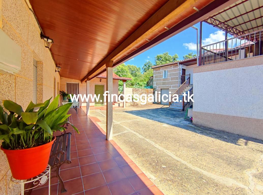 Exterior view of House or chalet for sale in Oímbra  with Heating, Private garden and Terrace
