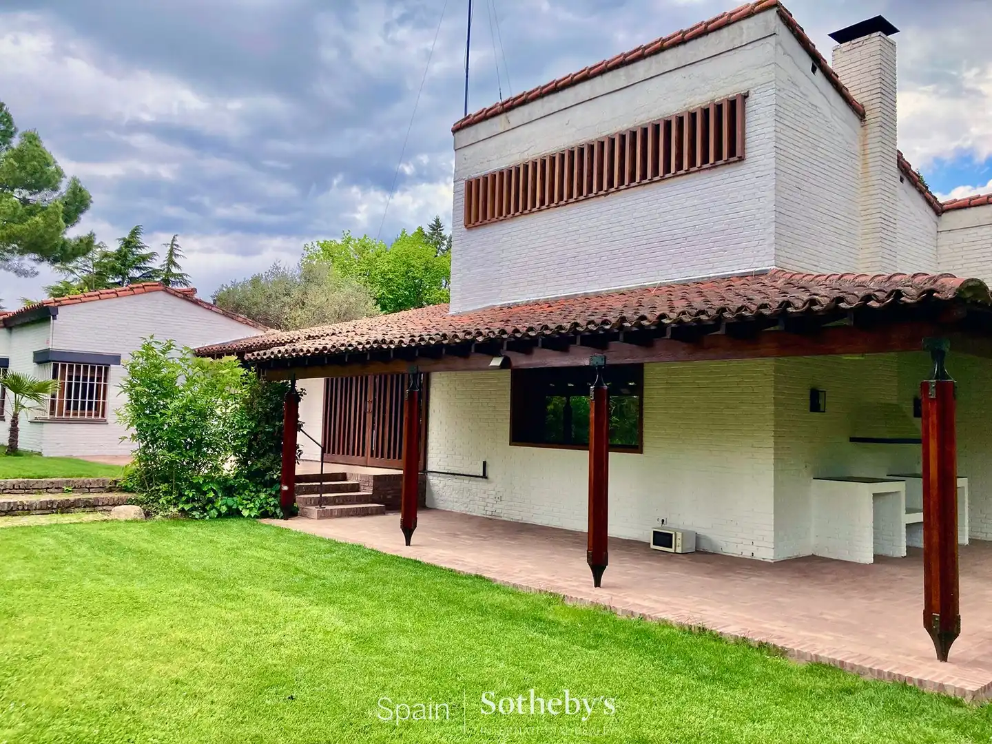 Vista exterior de Casa o xalet de lloguer en Madrid amb Aire condicionat, Jardí privat i Traster