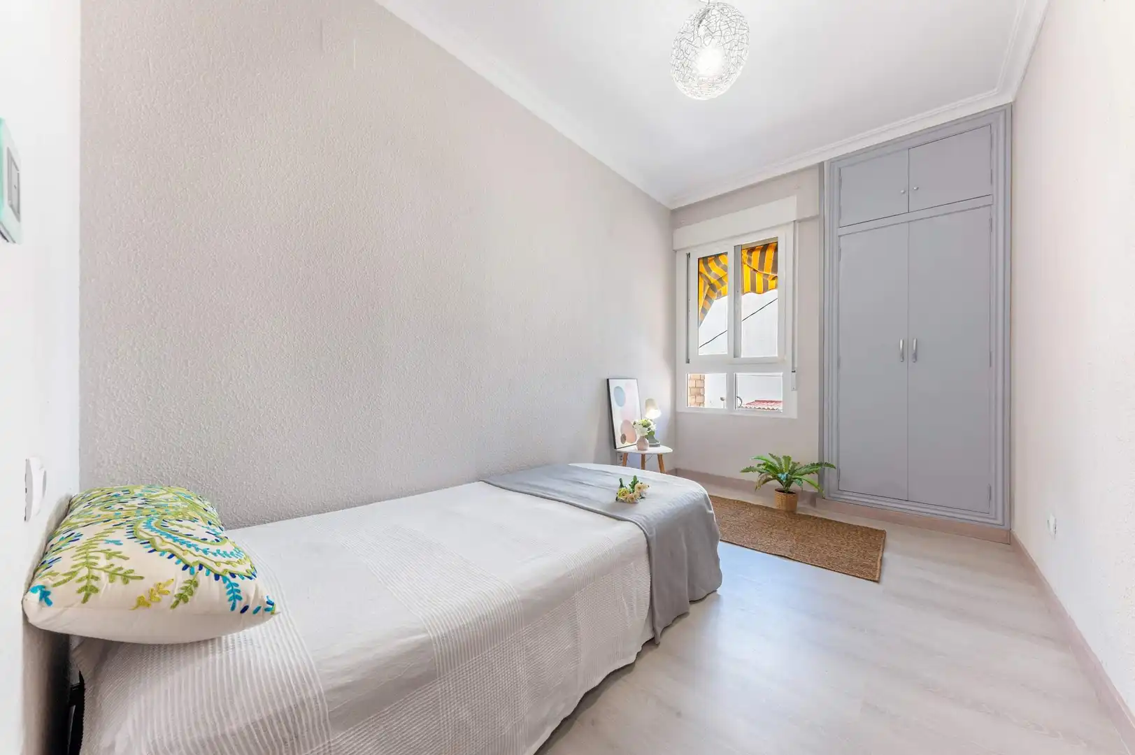 Habitación de Piso en venta en Alicante / Alacant con Terraza, Balcón y Alarma