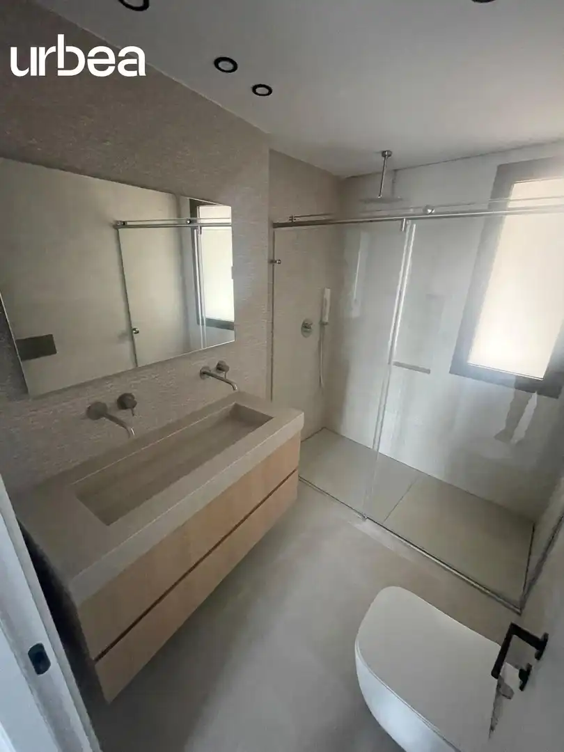 Baño de Dúplex de alquiler en Málaga con Aire acondicionado, Calefacción y Jardín privado