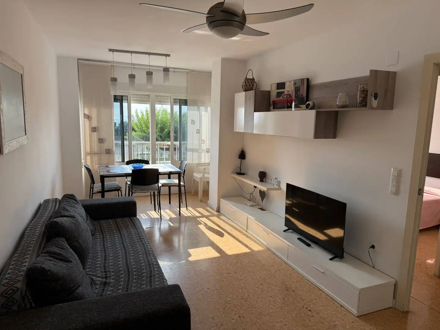 Sala d'estar de Apartament de lloguer en El Puig de Santa Maria amb Aire condicionat, Moblat i Piscina comunitària