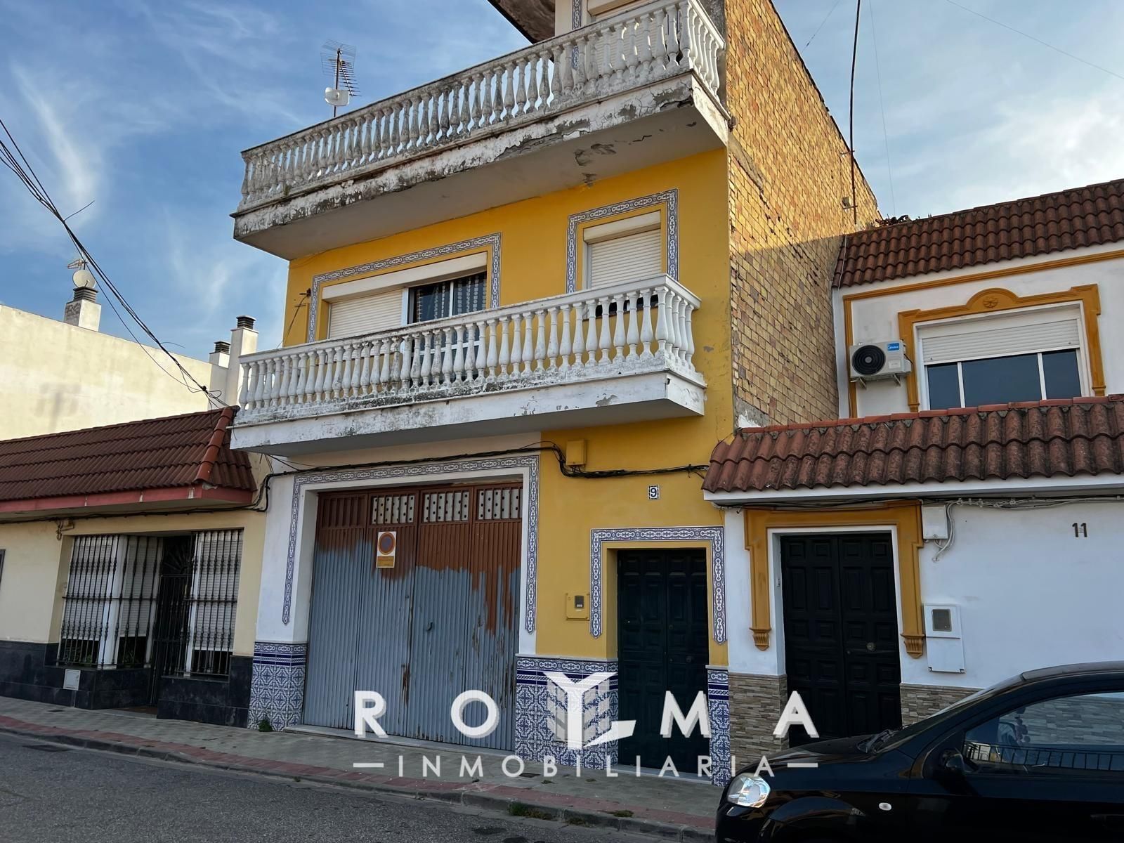 Vista exterior de Casa adosada en venda en Dos Hermanas
