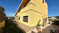 Vista exterior de Casa o xalet en venda en El Vendrell amb Terrassa, Piscina i Balcó