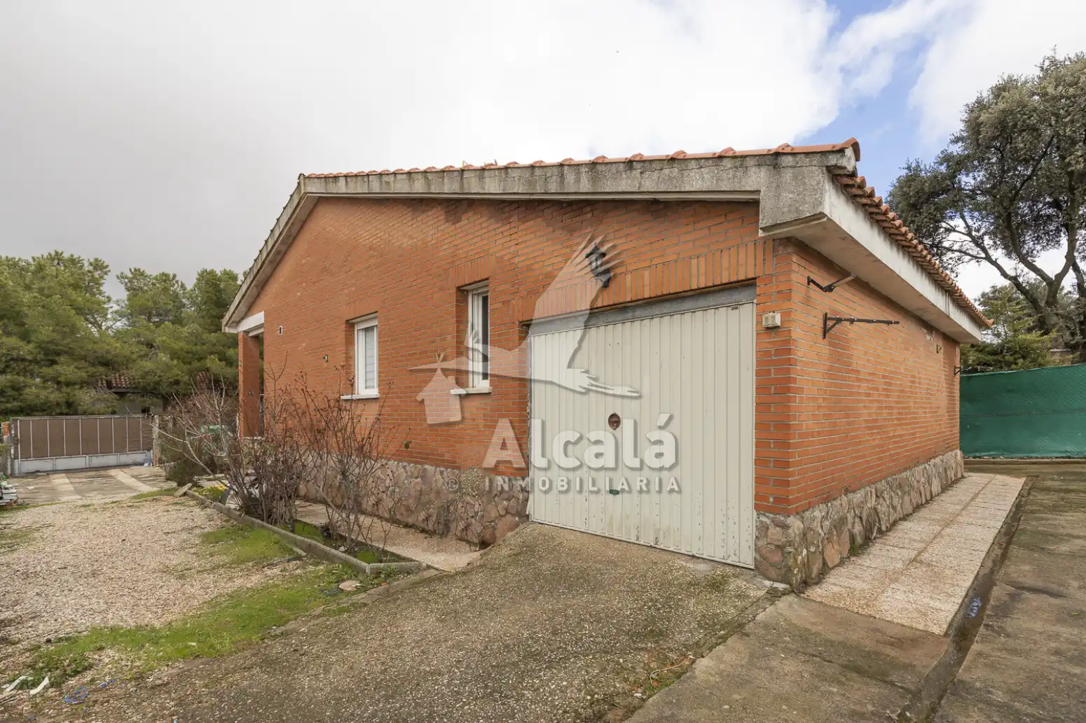 Vista exterior de Casa o chalet en venta en Pioz con Calefacción