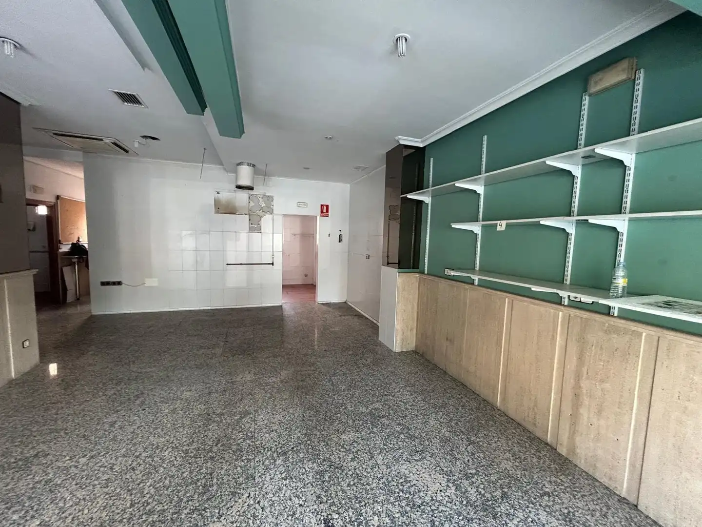 Local comercial en venta en Poniente-Sur, imagen 2