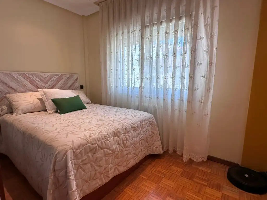 Habitación de Piso en venta en Gijón  con Calefacción, Parquet y Horno
