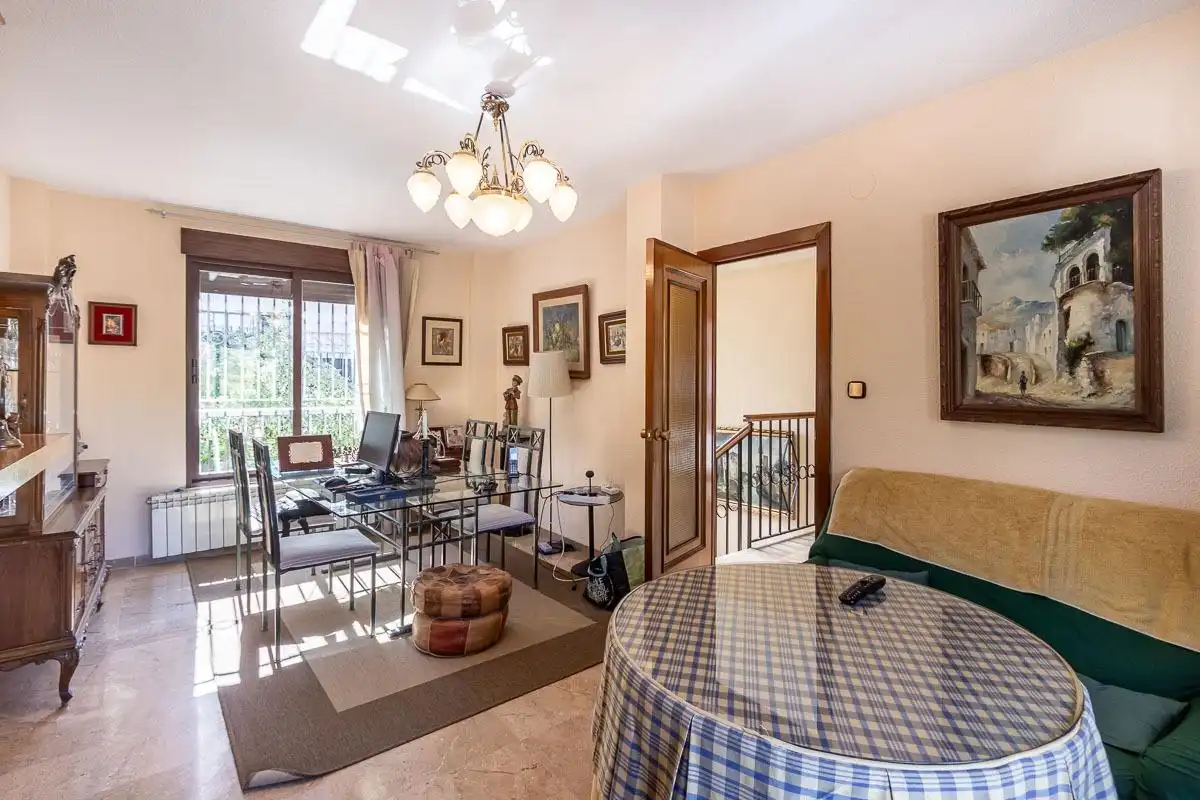 Menjador de Casa o xalet en venda en Pinos Genil amb Aire condicionat, Jardí privat i Terrassa