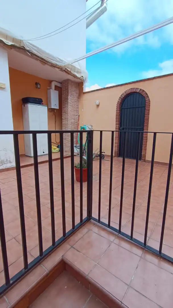 Casa adosada de alquiler en La Zubia con Amueblado, Horno y Lavadora