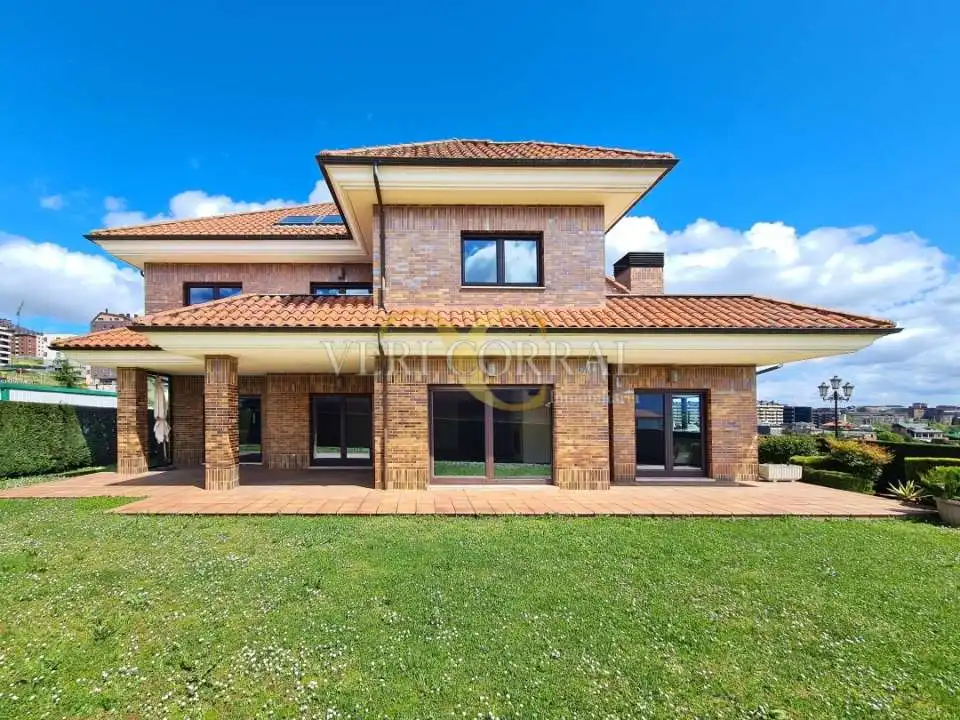 Vista exterior de Casa o chalet en venta en Oviedo  con Calefacción, Jardín privado y Terraza