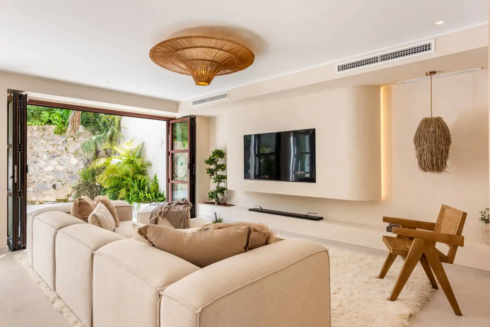 Sala de estar de Casa adosada en venta en Marbella con Aire acondicionado, Jardín privado y Terraza