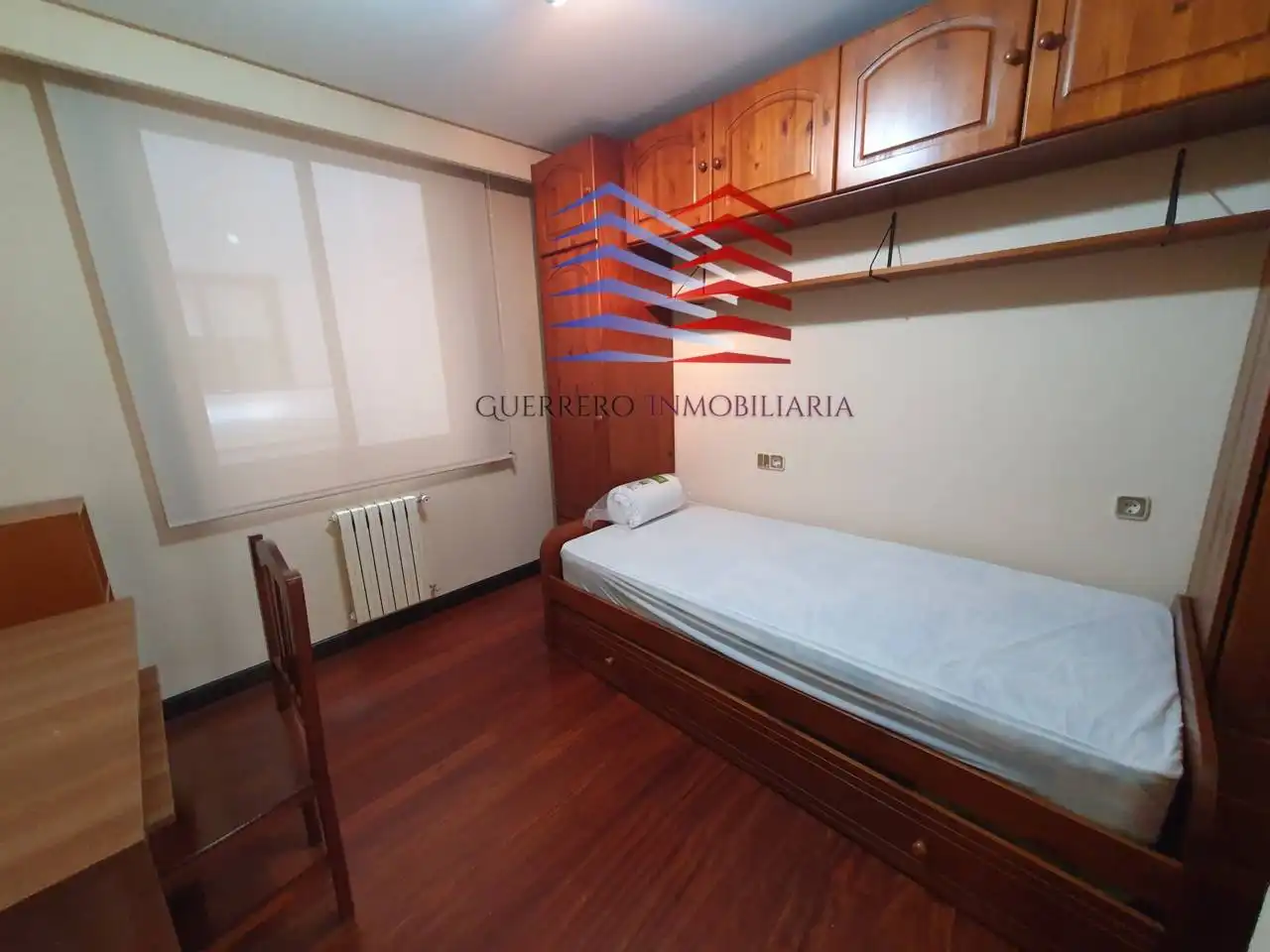 Habitación de Apartamento de alquiler en Ourense Capital  con Calefacción, Parquet y Amueblado