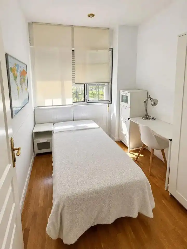 Schlafzimmer von Wohnung zur Miete in Madrid mit Möbliert
