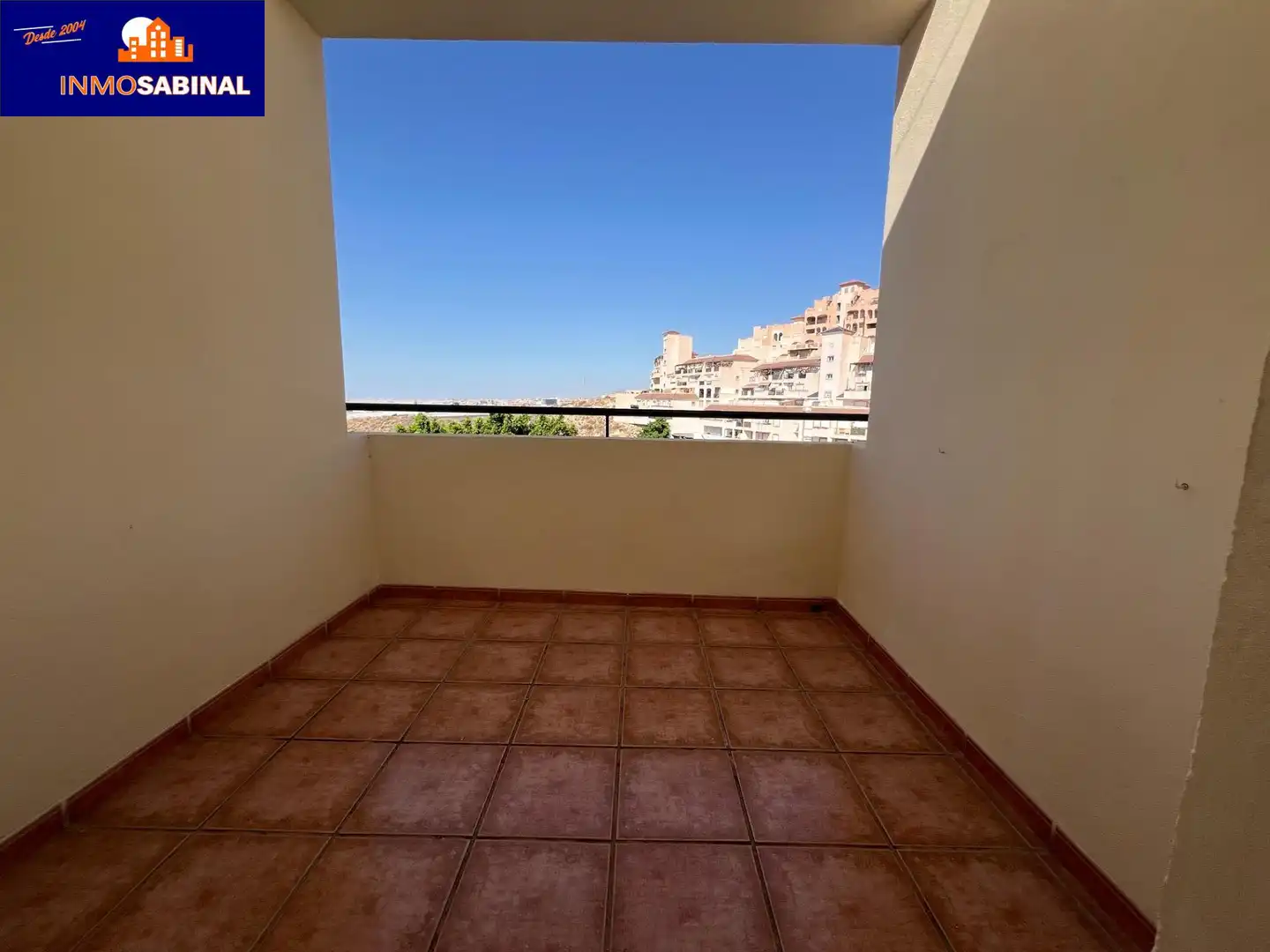 Terraza de Casa adosada de alquiler en Roquetas de Mar con Aire acondicionado, Terraza y Piscina comunitaria