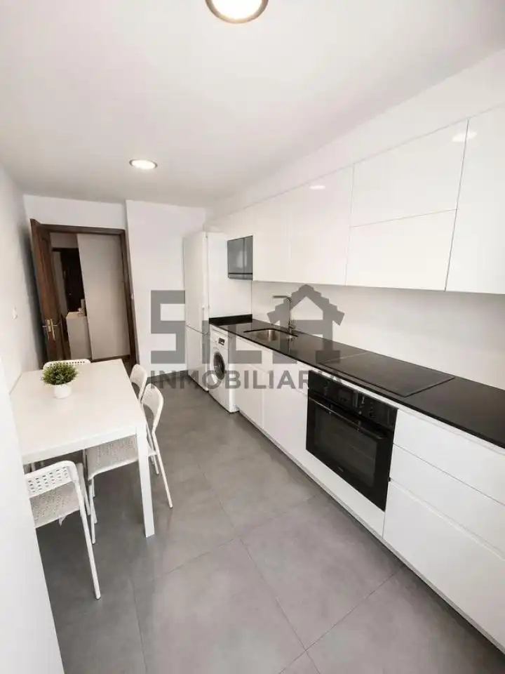 Kitchen of Flat for rent in Ourense Capital   with Air Conditioner, Heating and Parquet flooring