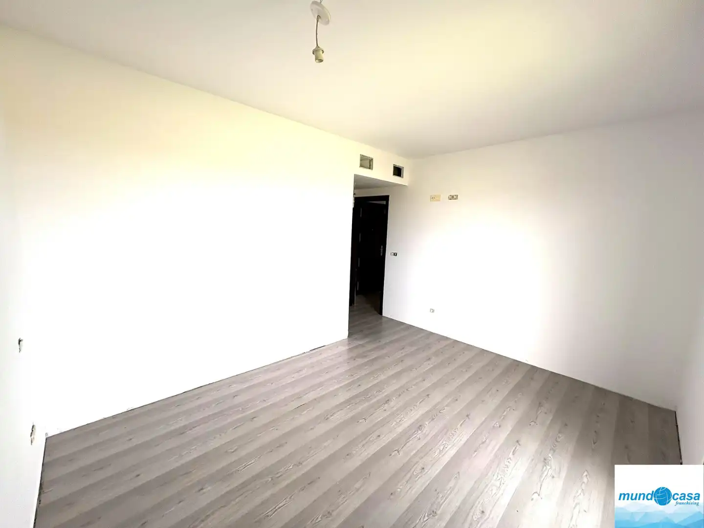 Bedroom of Flat for sale in Pinseque  with Air Conditioner, Heating and Terrace