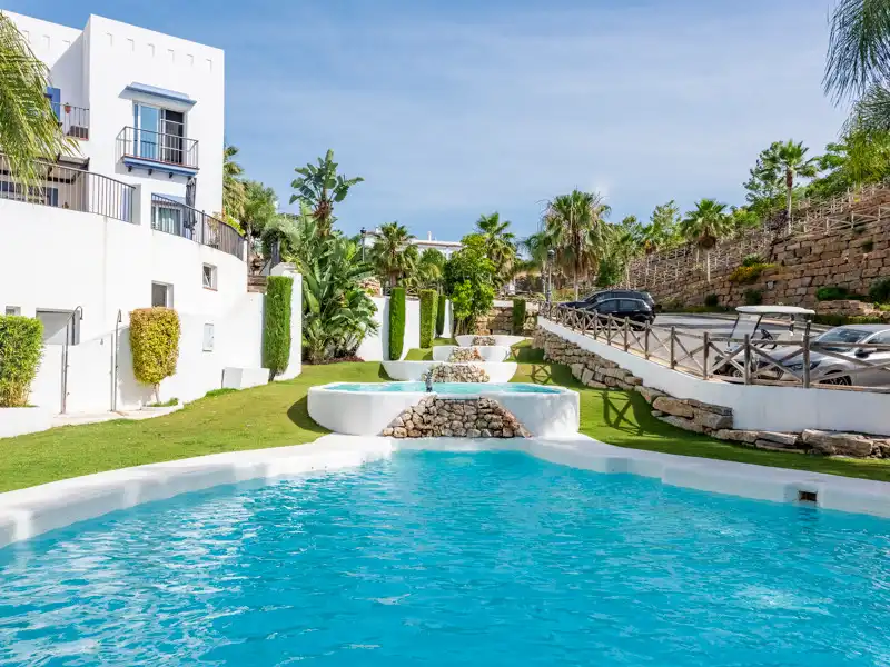 Apartamento con piscina en venta en Benahavís pueblo, imagen 2