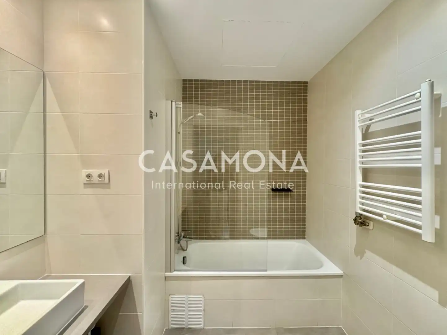 Bany de Apartament en venda en Barcelona amb Aire condicionat, Calefacció i Terrassa