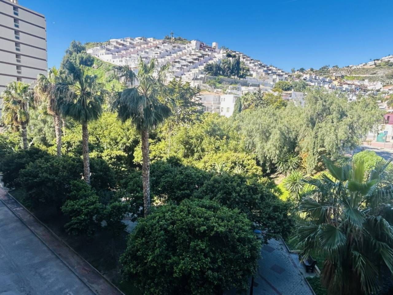 Vista exterior de Apartament en venda en Almuñécar amb Piscina comunitària