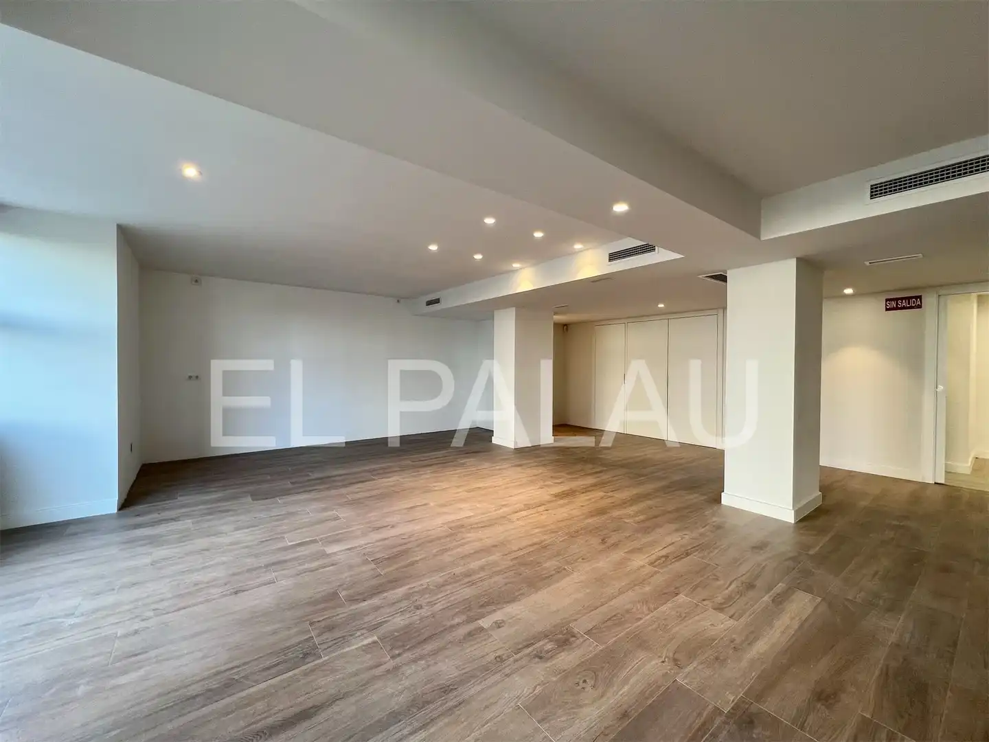 Office for rent in Valencia  with Air Conditioner