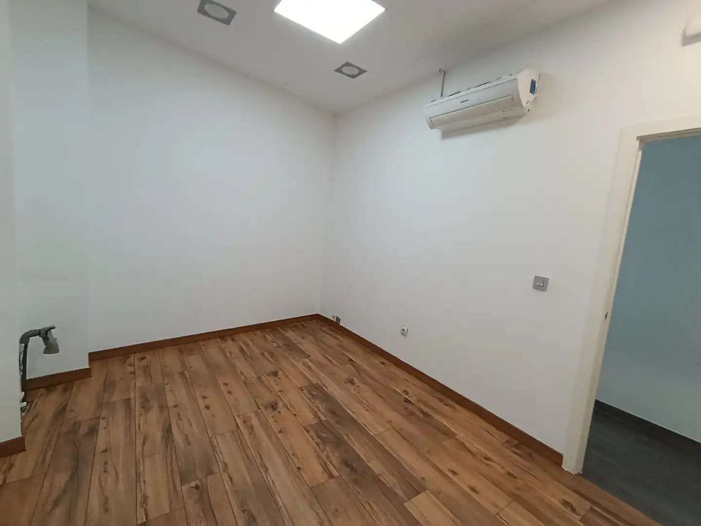 Local comercial de lloguer a Calle de Santo Domingo, imagen 4