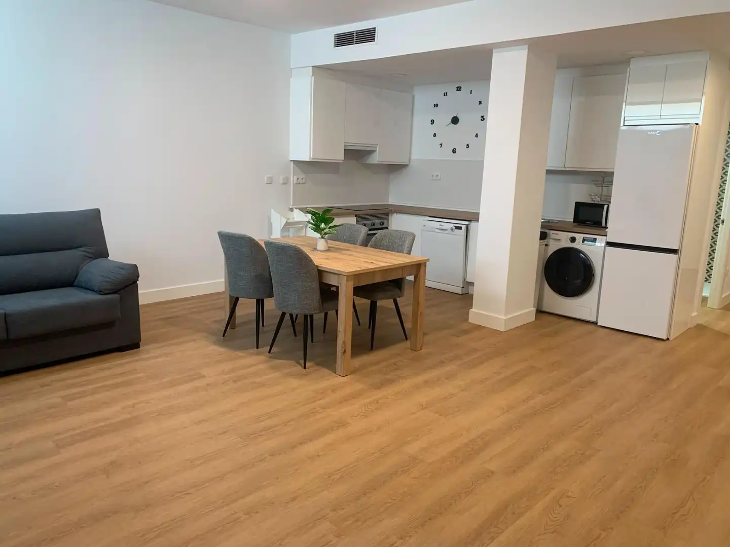 Dining room of Flat for rent in Plasencia  with Air Conditioner and Furnished