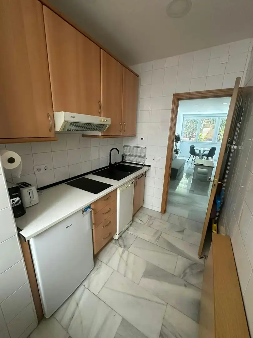 Cuina de Pis de lloguer en Madrid amb Aire condicionat, Calefacció i Moblat