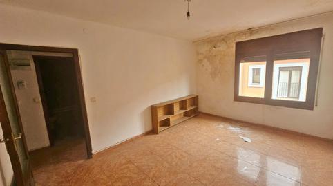 Foto 2 de Piso en venta en Calle Solidaritat, La Bisbal d'Empordà, Girona