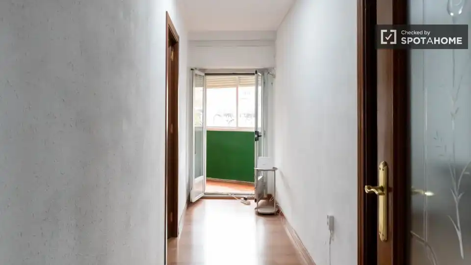 Flat for rent in Madrid  with Air Conditioner, Heating and Furnished