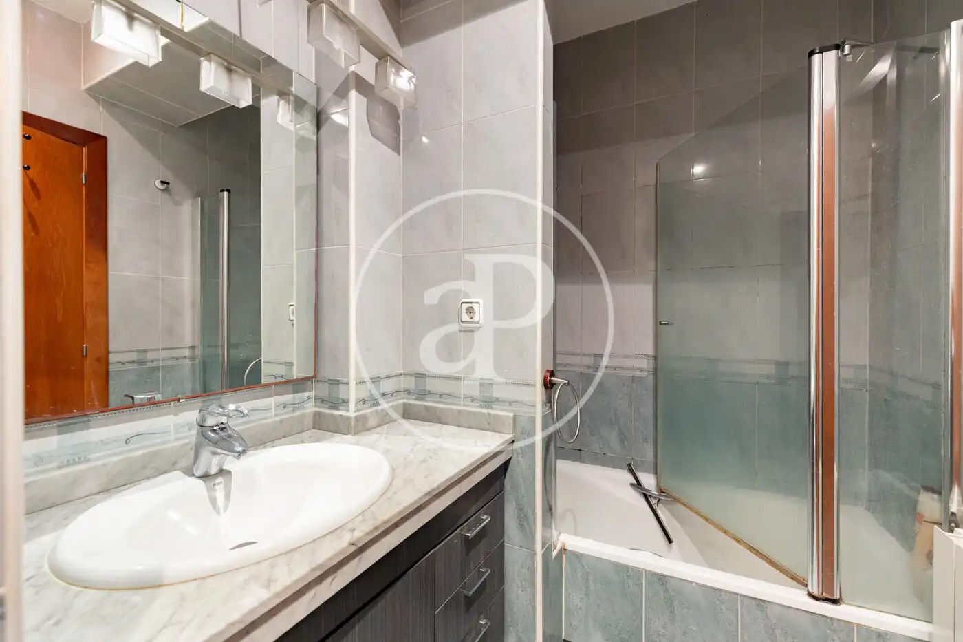 Baño de Piso en venta en L'Hospitalet de Llobregat con Calefacción