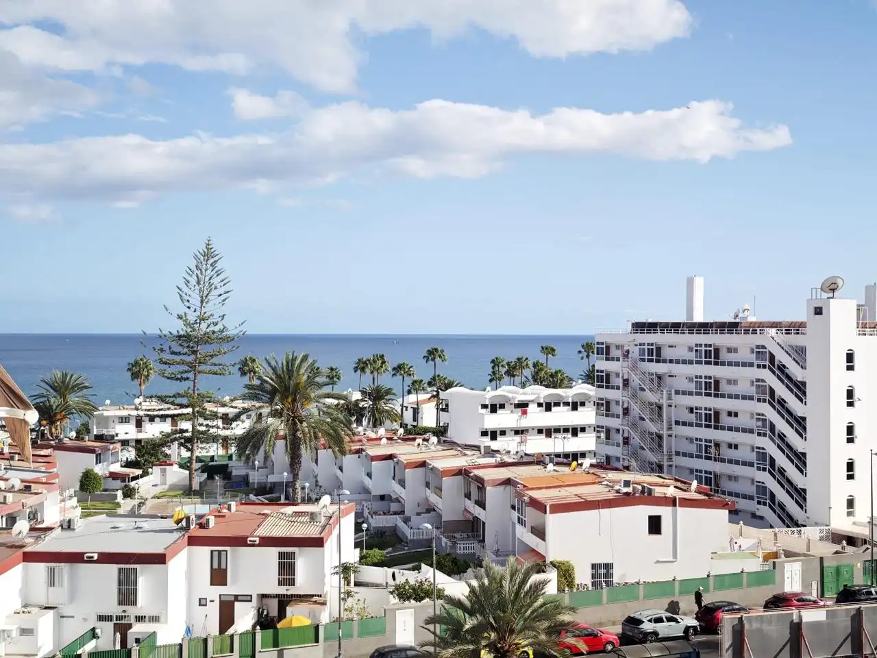 Außenansicht von Wohnungen zur Miete in San Bartolomé de Tirajana mit Terrasse, Schwimmbad und Möbliert