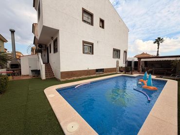Casa con piscina en venta en zamora