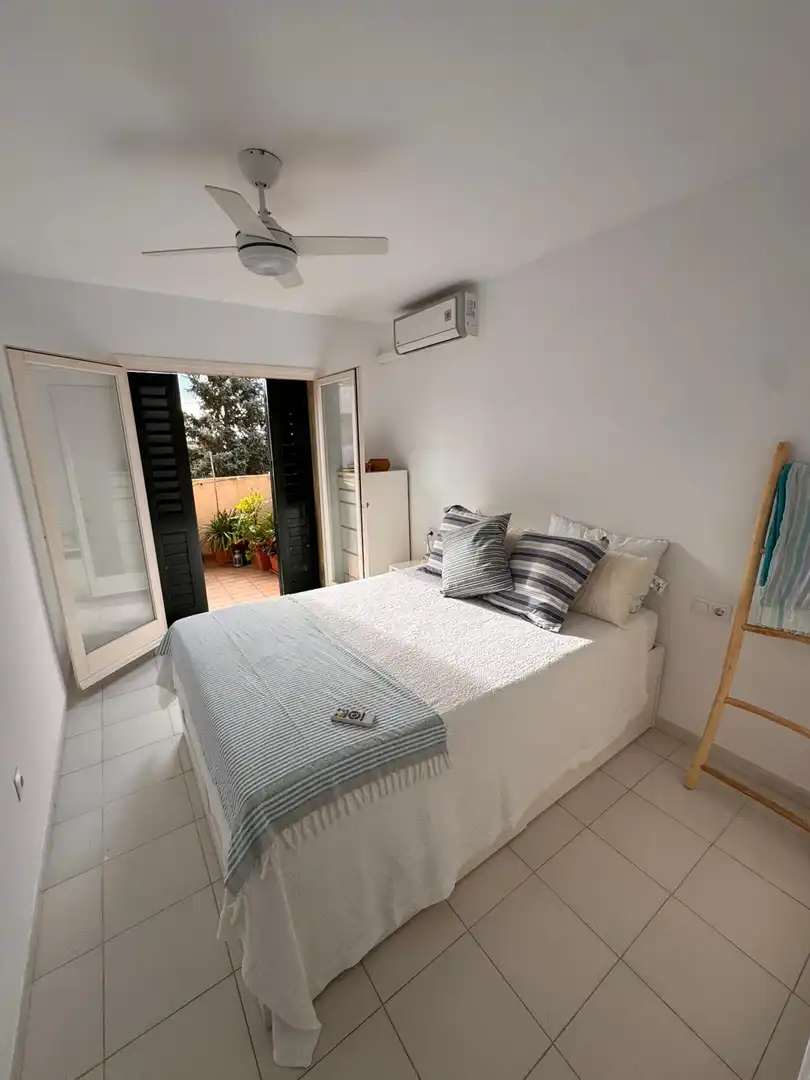 Habitación de Apartamento de alquiler en Castell d'Aro, Platja d'Aro i s'Agaró con Jardín privado, Piscina y Horno