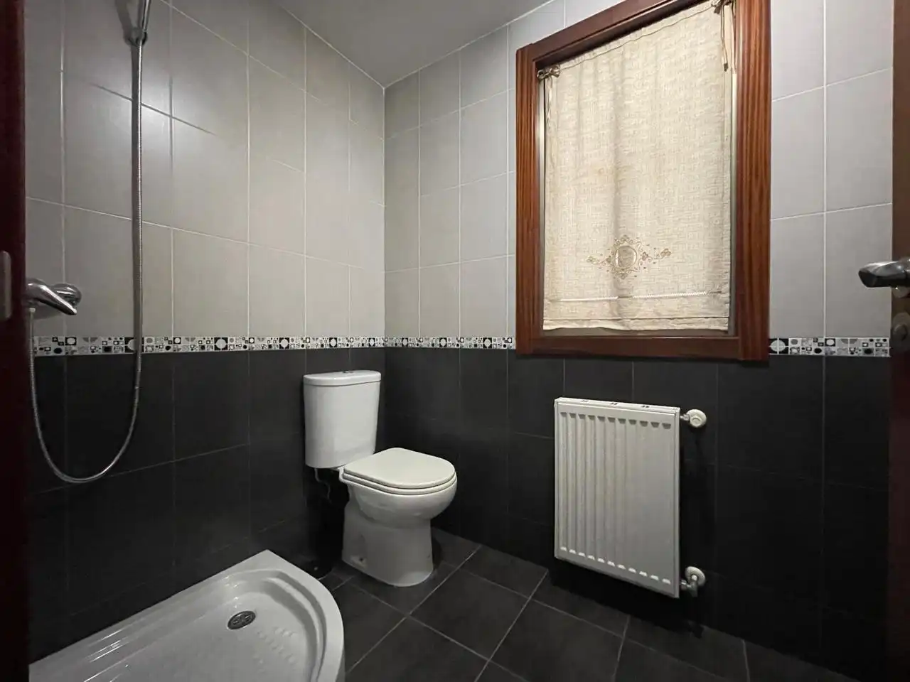 Bany de Pis en venda en Arteixo amb Calefacció, Parquet i Terrassa