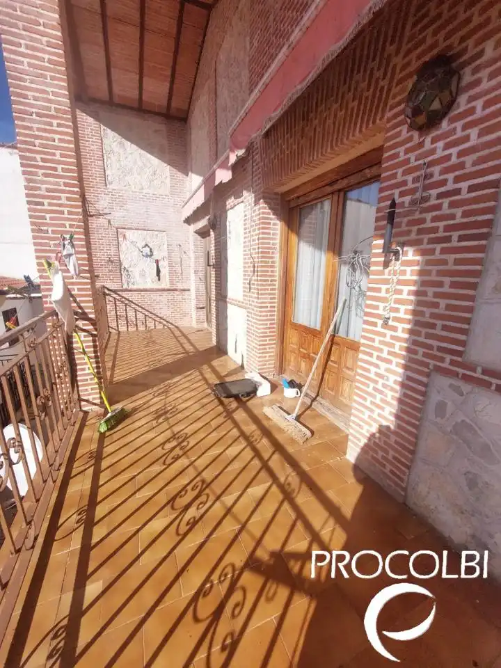 Vista exterior de Casa adosada en venda en Uceda amb Calefacció, Jardí privat i Terrassa