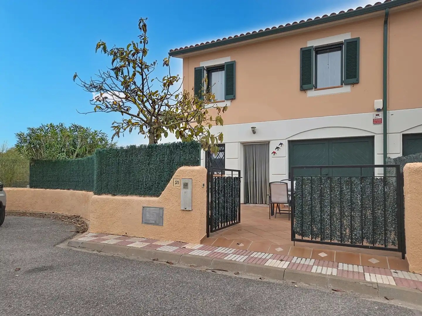 Vista exterior de Casa adosada en venta en L'Estartit con Calefacción, Terraza y Piscina