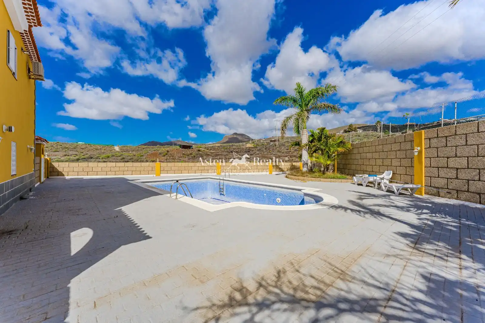 Vista exterior de Casa o chalet en venta en San Miguel de Abona con Aire acondicionado, Calefacción y Jardín privado