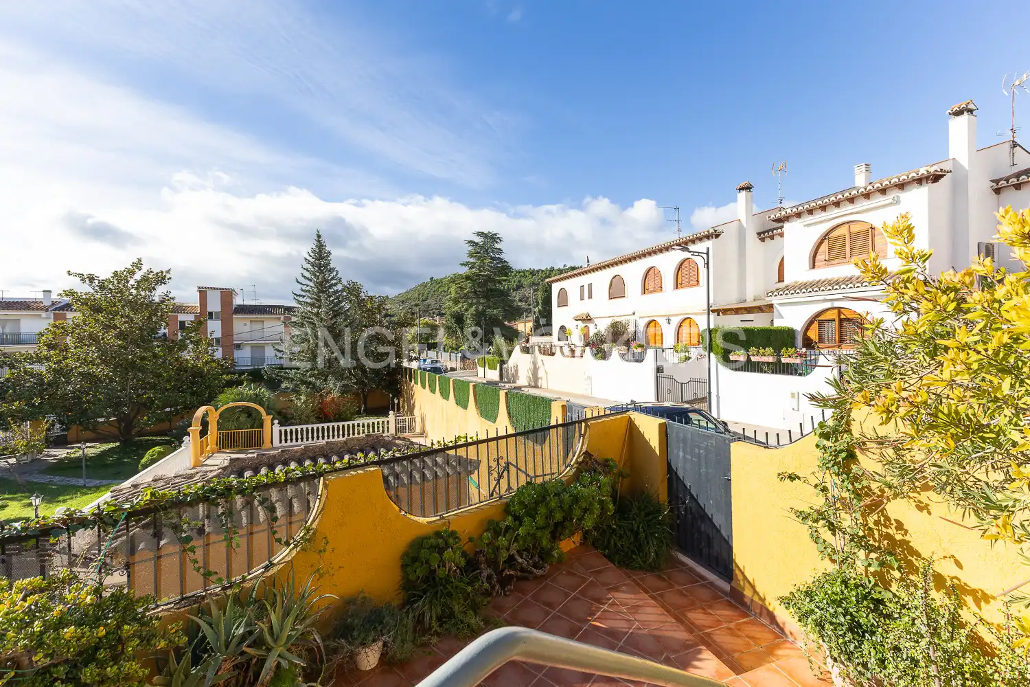 Vista exterior de Casa adosada en venta en Viver con Calefacción, Terraza y Amueblado