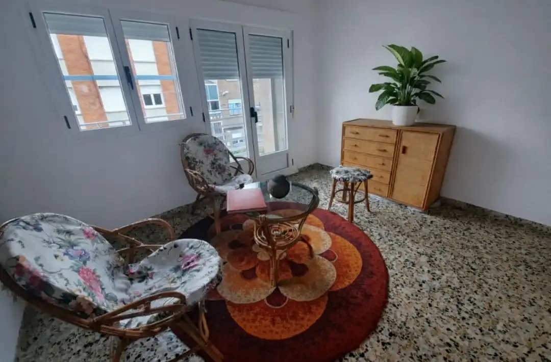 Vista exterior de Pis en venda en Ponferrada amb Jardí privat, Terrassa i Moblat